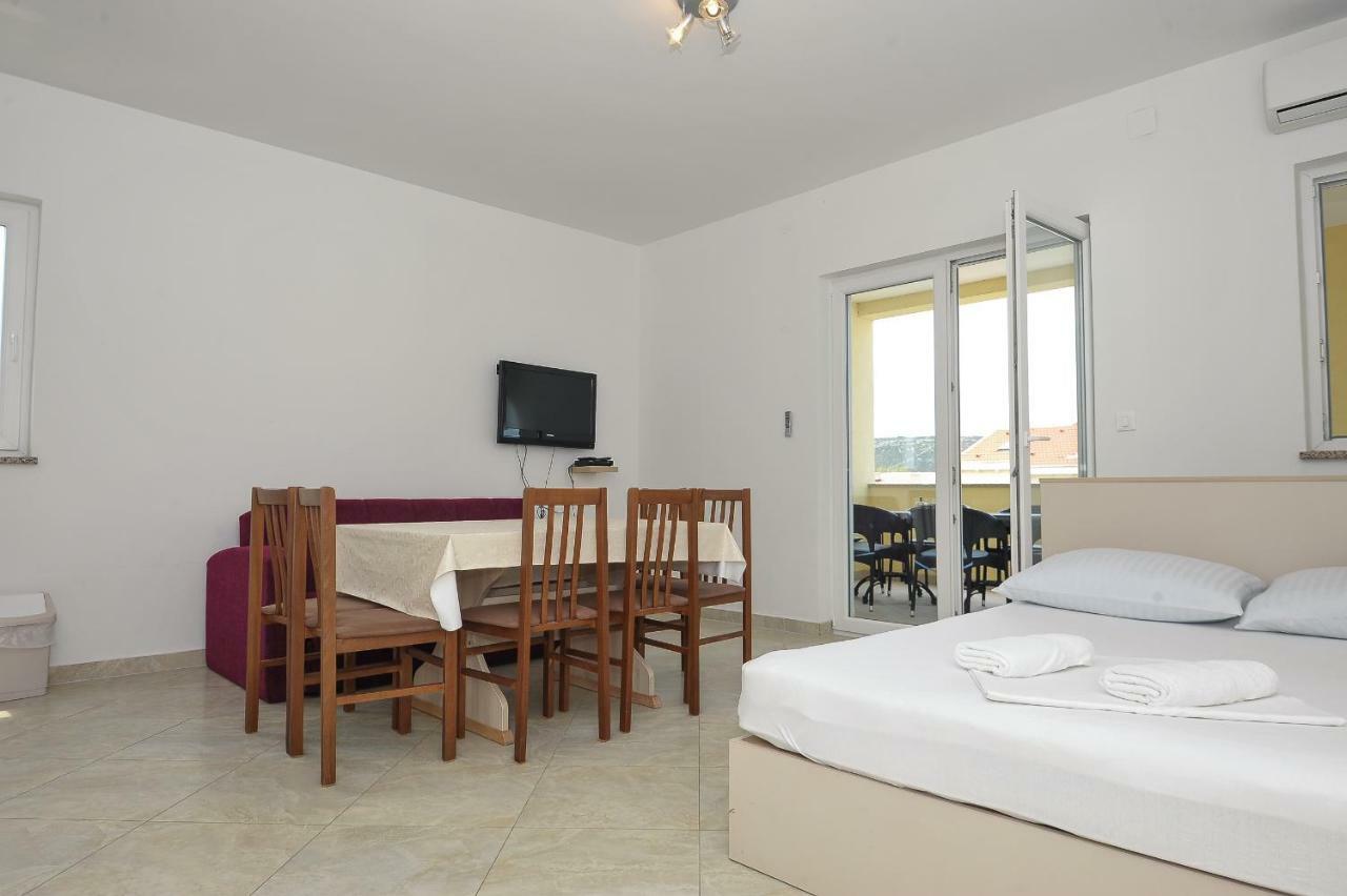 Apartmani Vrtlici Zdenka Stara Novalja Esterno foto