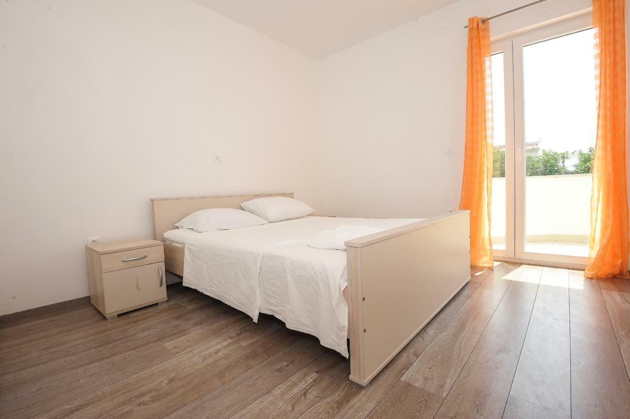 Apartmani Vrtlici Zdenka Stara Novalja Esterno foto